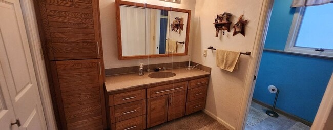Building Photo - One-of-a-Kind 4 Bed, 4 Bath Gem