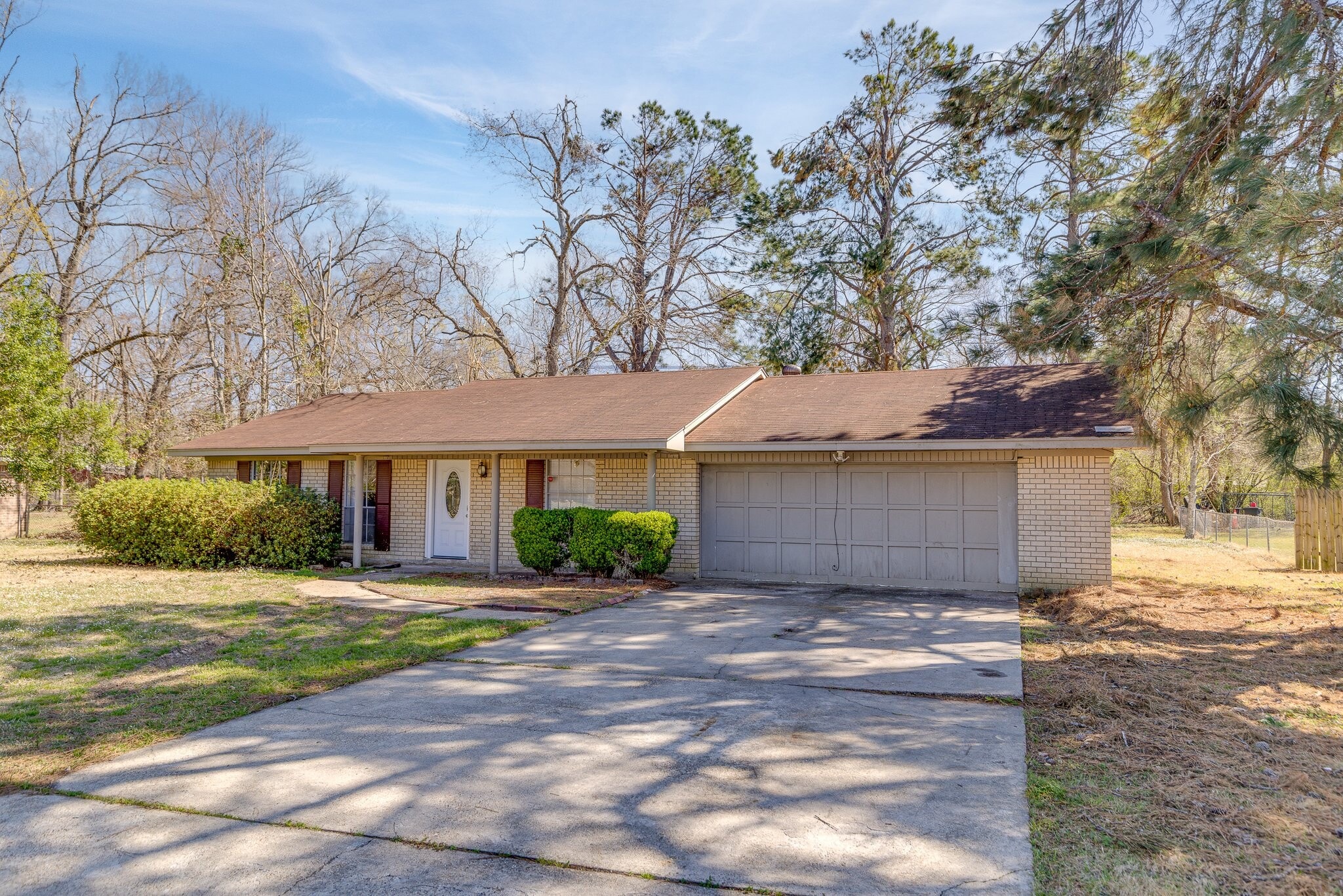 Building Photo - 32 Forest Dr