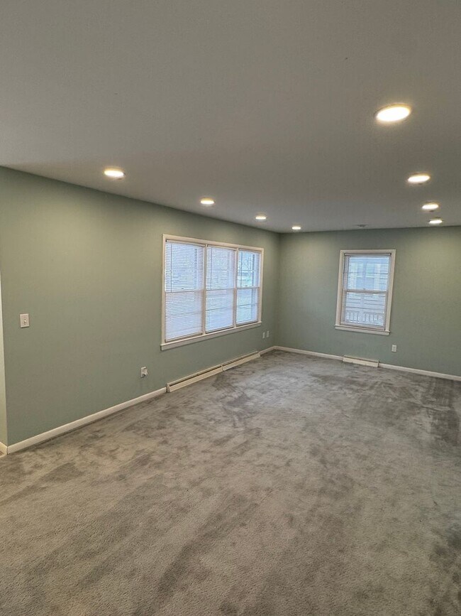 Building Photo - 1450 Marlborough Dr