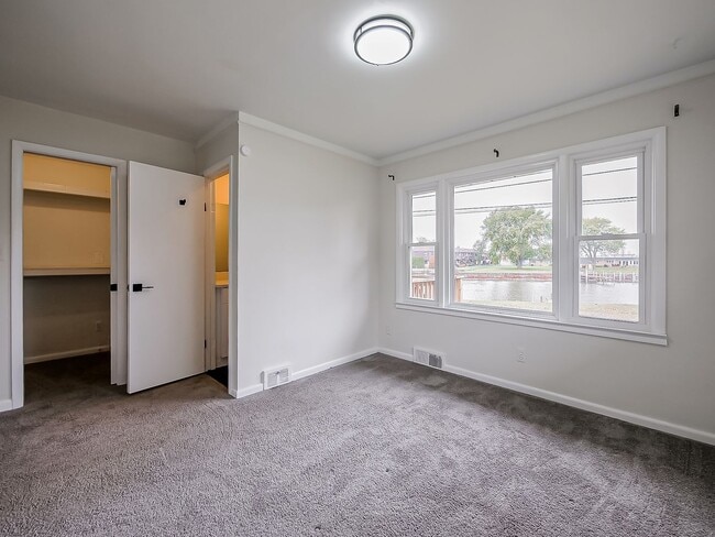 Building Photo - AVAILABLE NOW! Beautiful 3-Bedroom Waterfr...