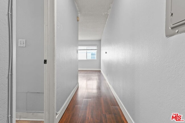 Building Photo - 5555 Carlton Way