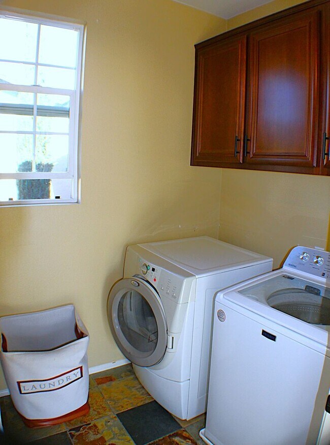 Building Photo - Stunning Temecula Home with Full Solar and...