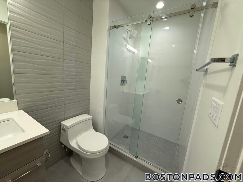 Building Photo - 1079 Commonwealth Ave