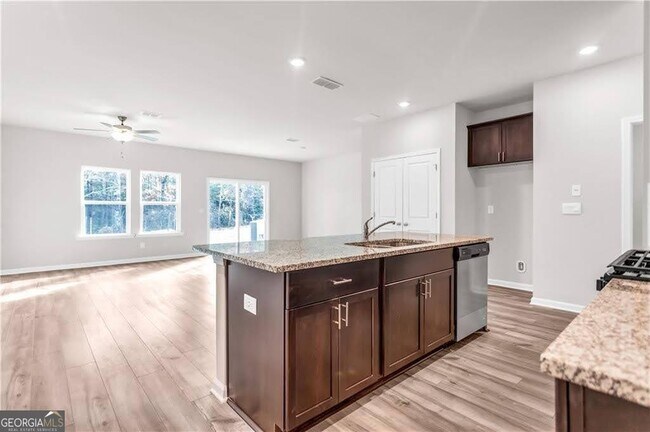 Building Photo - 1575 Villageside Ct