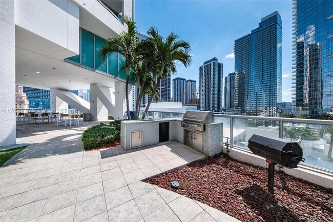 Building Photo - 888 Biscayne Blvd