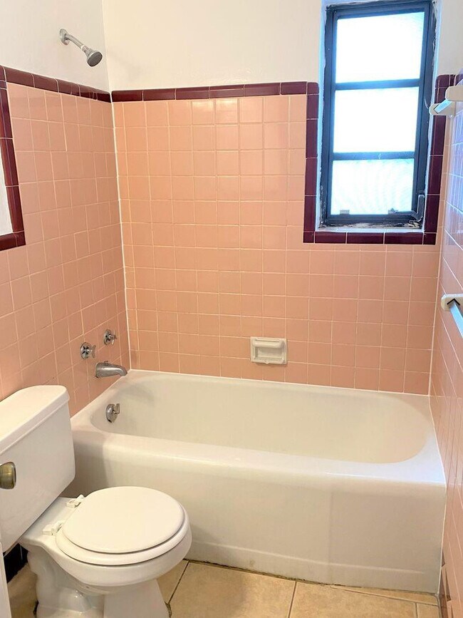 Building Photo - 530 N 20th Ave