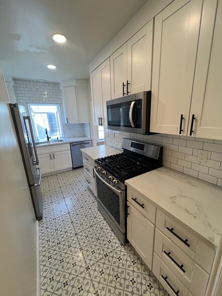 Kitchen - 2528 Front St