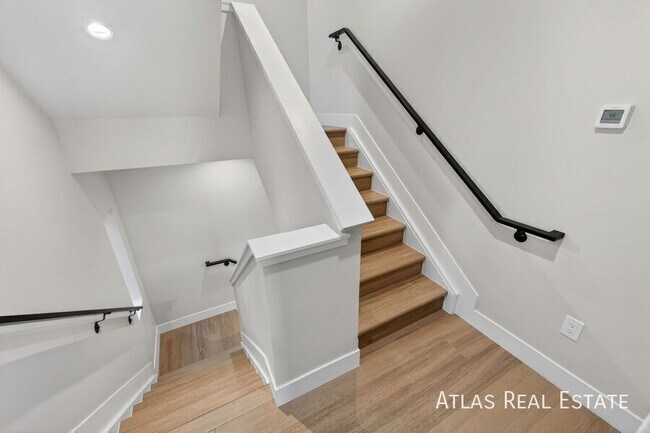 Building Photo - 830 Cherry St