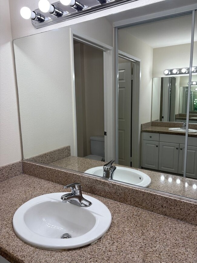 Building Photo - 1 Bedroom Resort Style Living at THE MET! ...