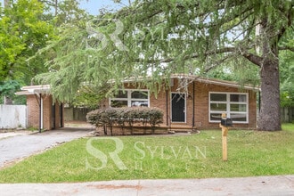 Building Photo - Where Charm Meets Comfort