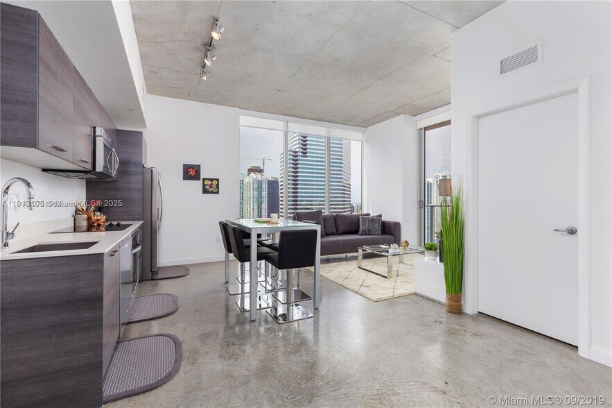 Building Photo - 151 SE 1st St