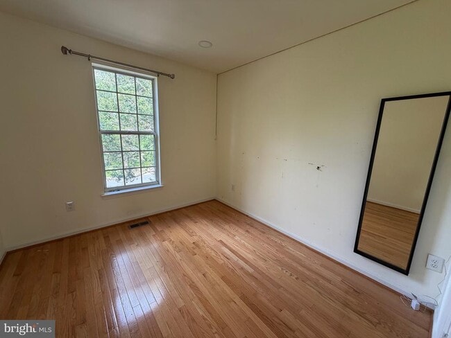 Building Photo - 1835 Staley Manor Dr