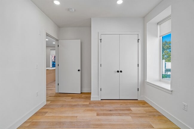 Building Photo - 293 Fairmount Ave