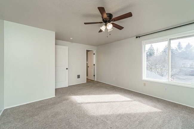 Building Photo - 4 Bedroom 2.5 Bathroom With Large Fenced B...