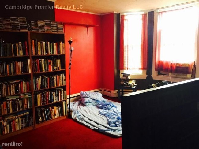 Building Photo - 42 Pearl St