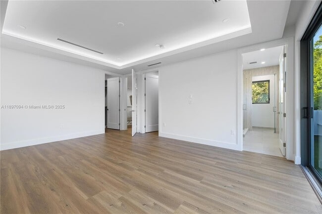 Building Photo - 807 SW 12th Ave