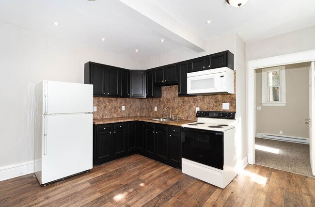 Building Photo - 551 Radnor St