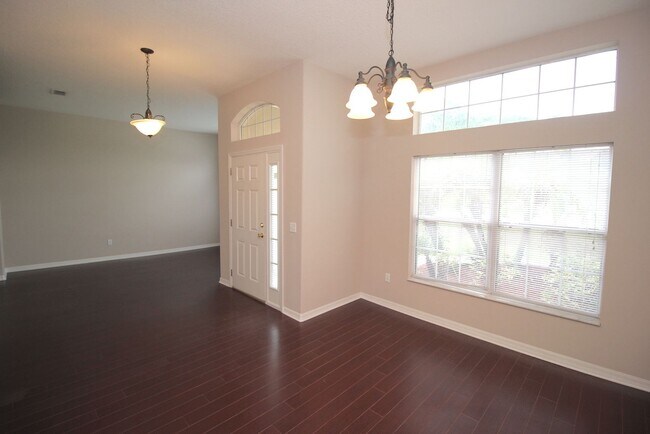 Building Photo - Huge 4 Bed 3 Bath Home w FENCED YARD and SCREENED LANAI for Rent!
