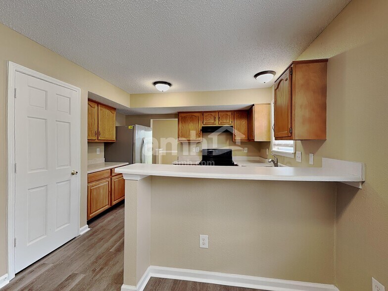 Building Photo - 635 Cloverfield Ln