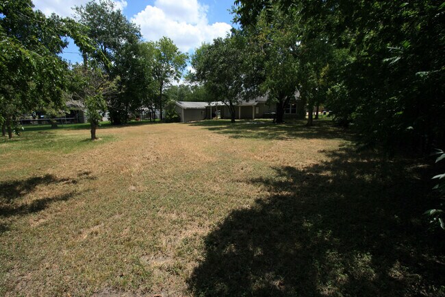 Building Photo - 305 Gilchrist Ave