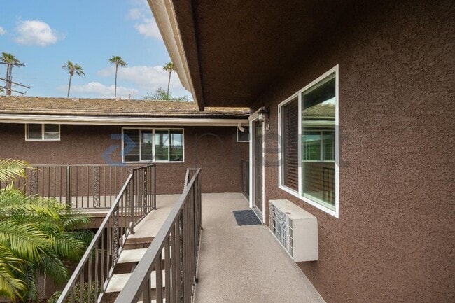Building Photo - 800 N Mollison Ave