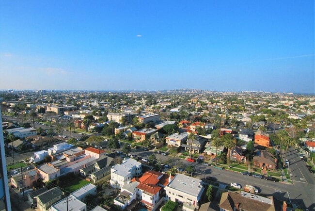 Building Photo - Private 16th-Floor Oceanview Residence with Belmont Pier Views