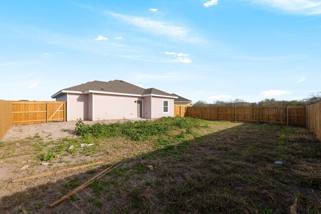 Building Photo - 2715 Maria Dr