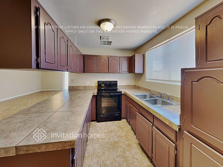 Building Photo - 5849 N 62nd Dr