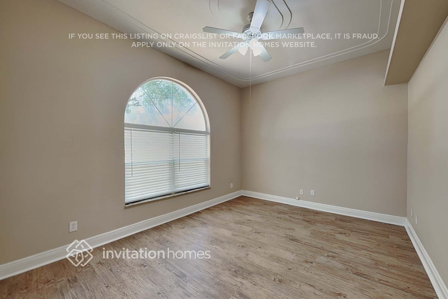 Building Photo - 10428 Calle De Flores Dr