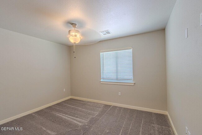 Building Photo - 249 Emerald Tower Dr