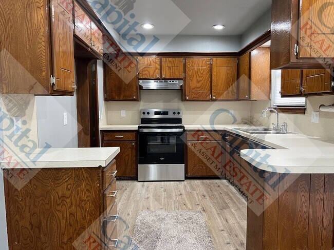 Building Photo - Cozy 3 Bedroom