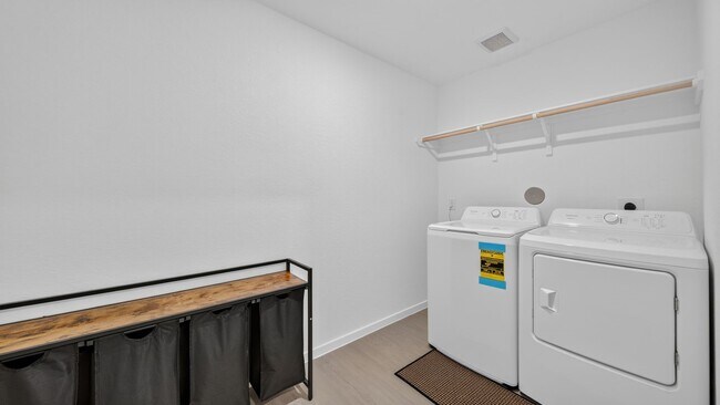 Building Photo - 633 Craven St
