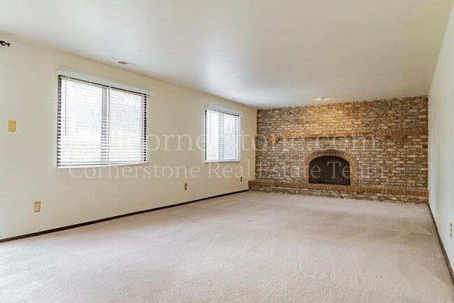 Building Photo - 3427 Clubheights Dr