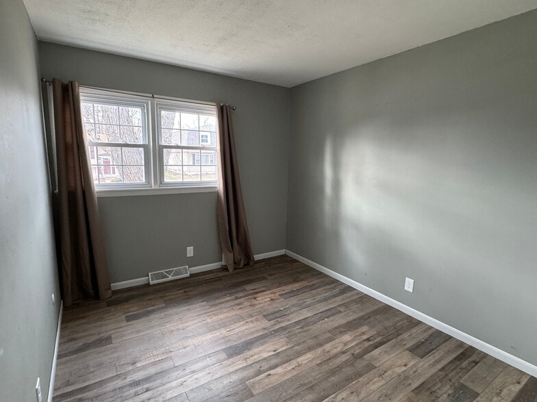 Building Photo - 4611 Scott St