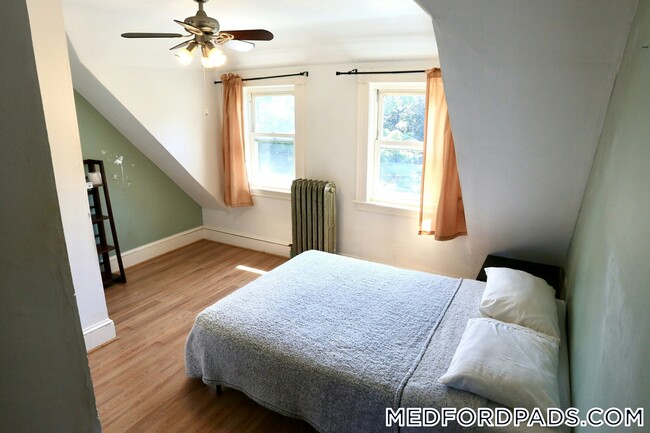 Building Photo - 124 Forest St