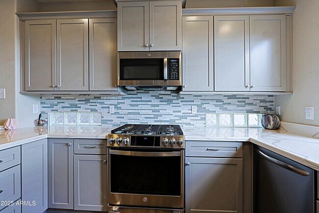 Building Photo - 6939 E Bramble Berry Ln