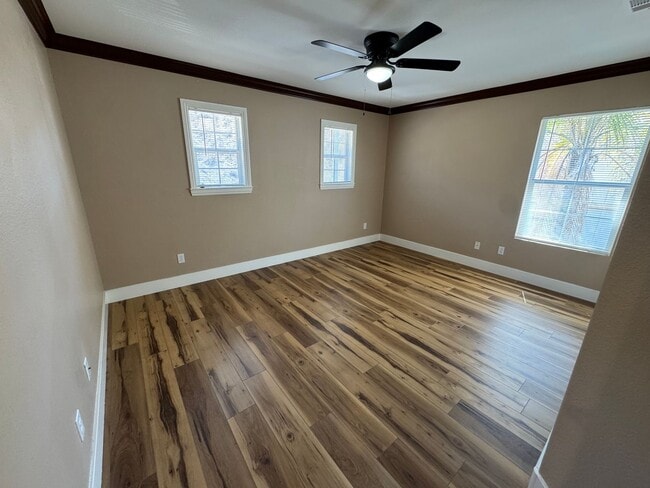 Building Photo - Gorgeous for 4 Bedroom and gated community