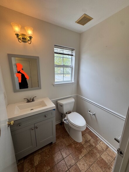 Building Photo - 305 Cobblestone Ct