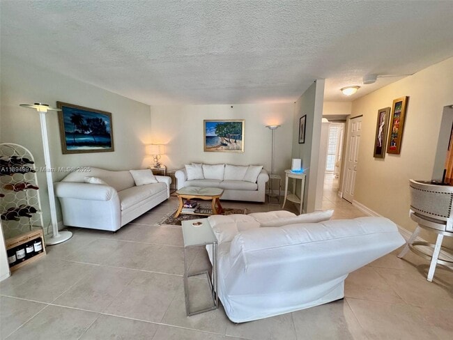 Building Photo - 6061 Collins Ave