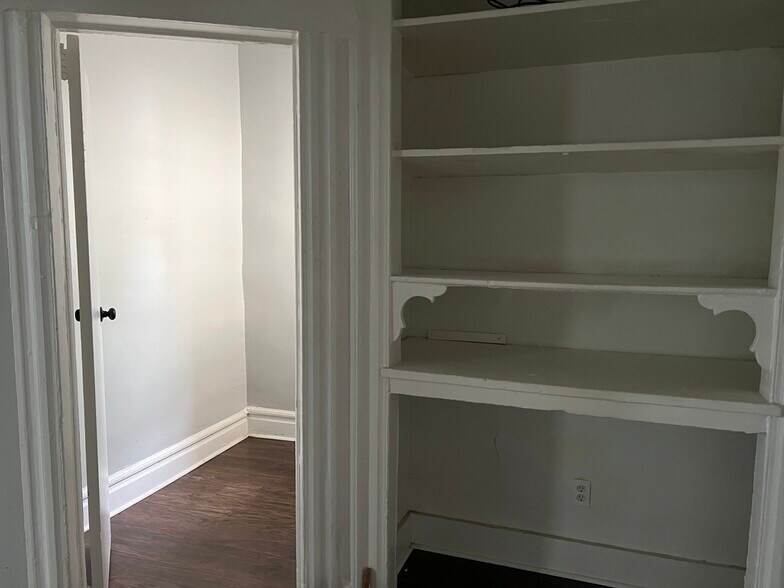 Building Photo - 15 William St