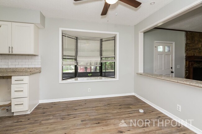 Building Photo - 3 BR/2BA | Newly Renovated Single Family Home | 1-Car Garage Parking | Fenced  backyard
