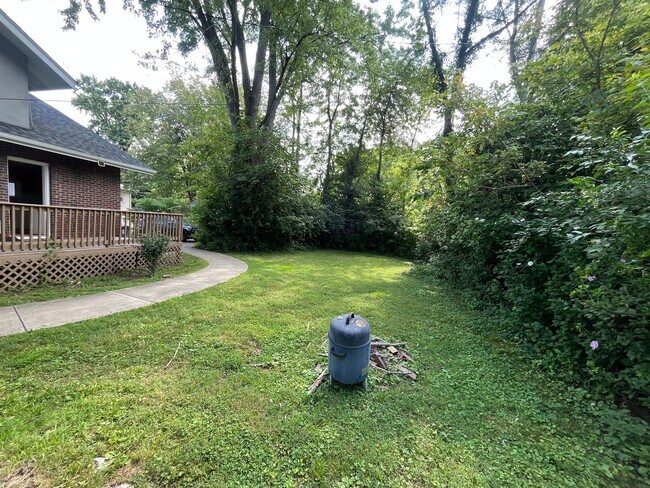 Building Photo - 110 E Hillside Dr