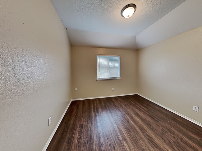 Building Photo - 1910 Temper Lane