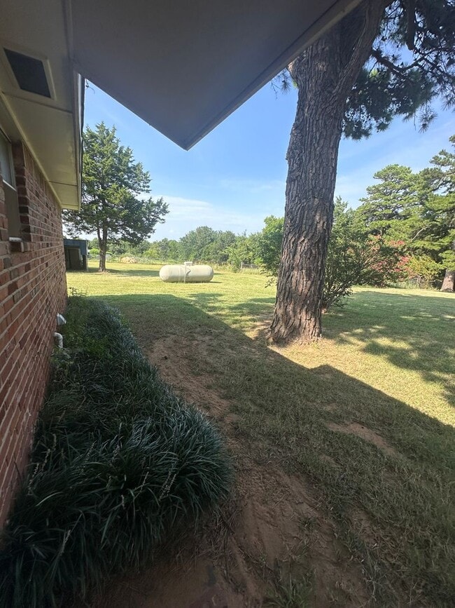 Building Photo - 16881 Beau-Kay Dr