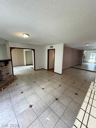 Building Photo - 600 Woodmount Dr