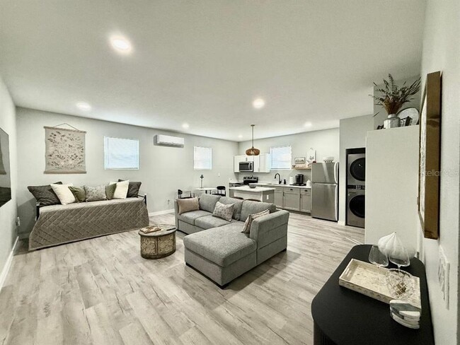 Building Photo - 1183 Chestnut St