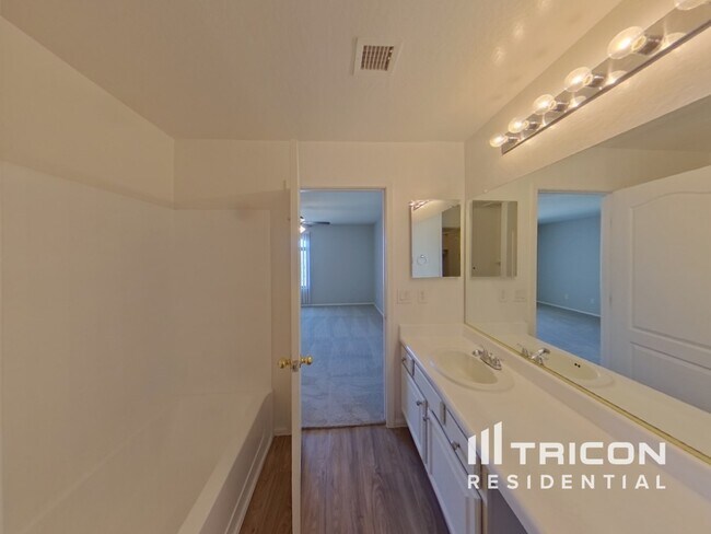Building Photo - 40155 W Thornberry Ln