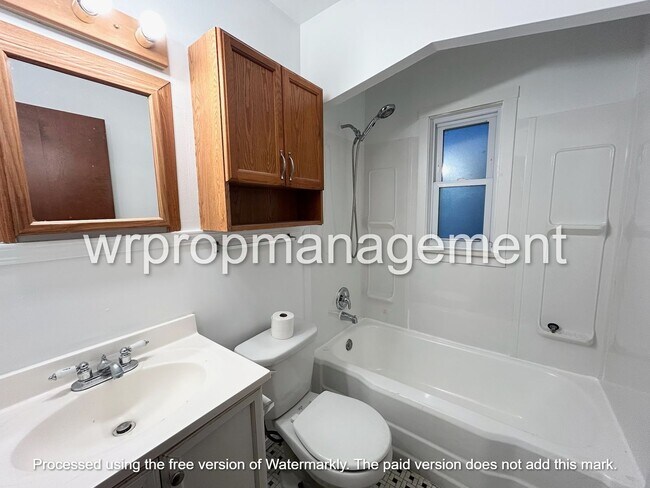 Building Photo - 4217 N Lockwood Ave