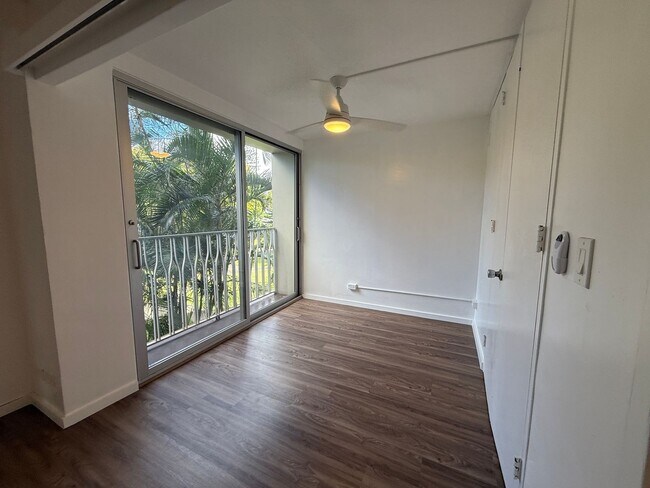 Building Photo - Queen Emma Gardens 1 bedroom 1 bath with d...