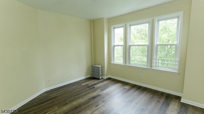 Building Photo - 428 Avon Ave
